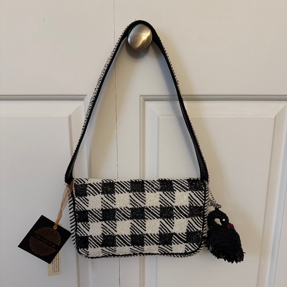 India Beaded Bag Black & White Houndstooth w/ Swan Charm - Picture 4 of 8
